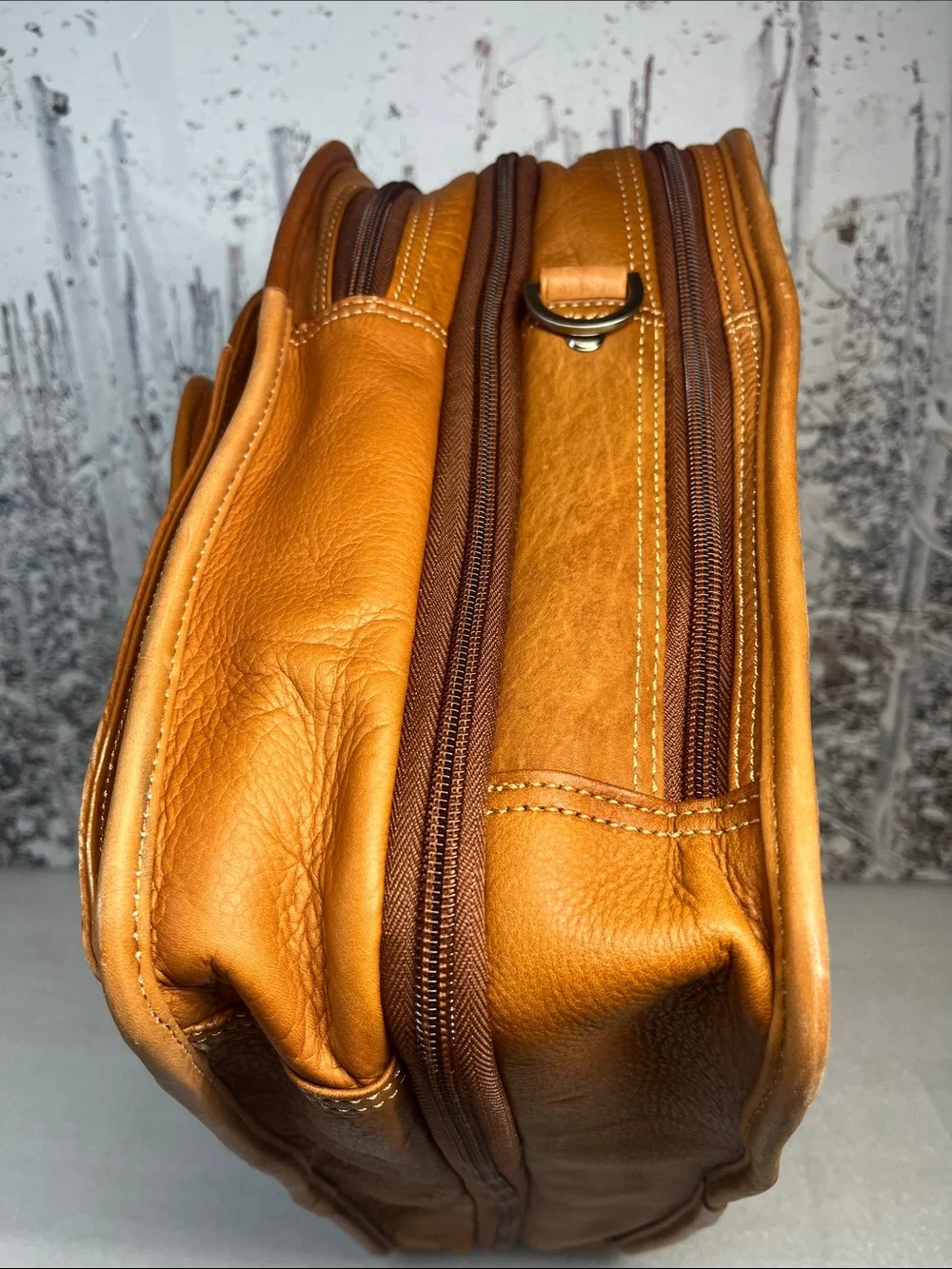 Wilsons Tan Leather Messenger Padded Laptop Bag Briefcase Strap & Pockets NEW